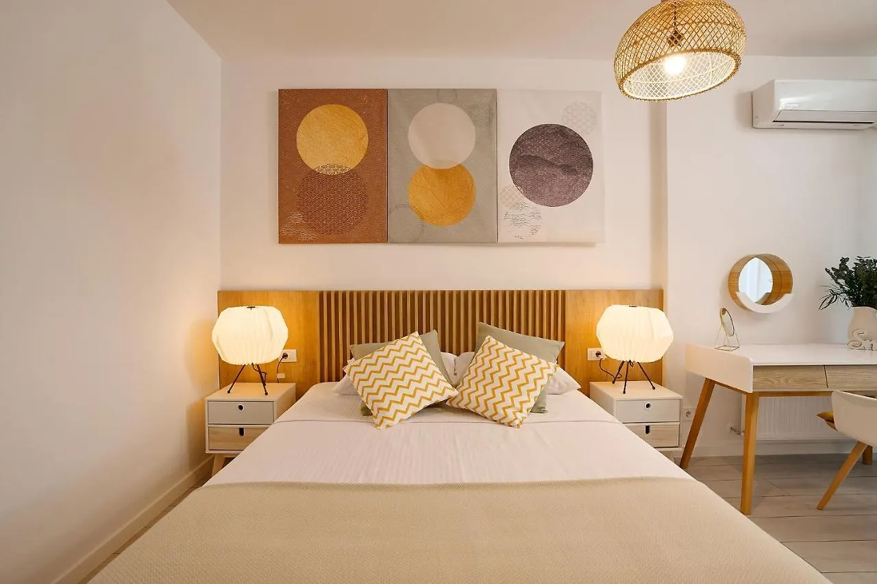 Moon Plaza Deluxe Studios Bucharest 0*,