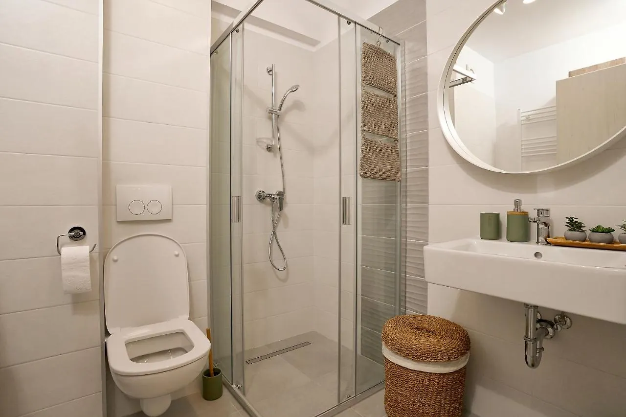 Moon Plaza Deluxe Studios Bucharest Apartment