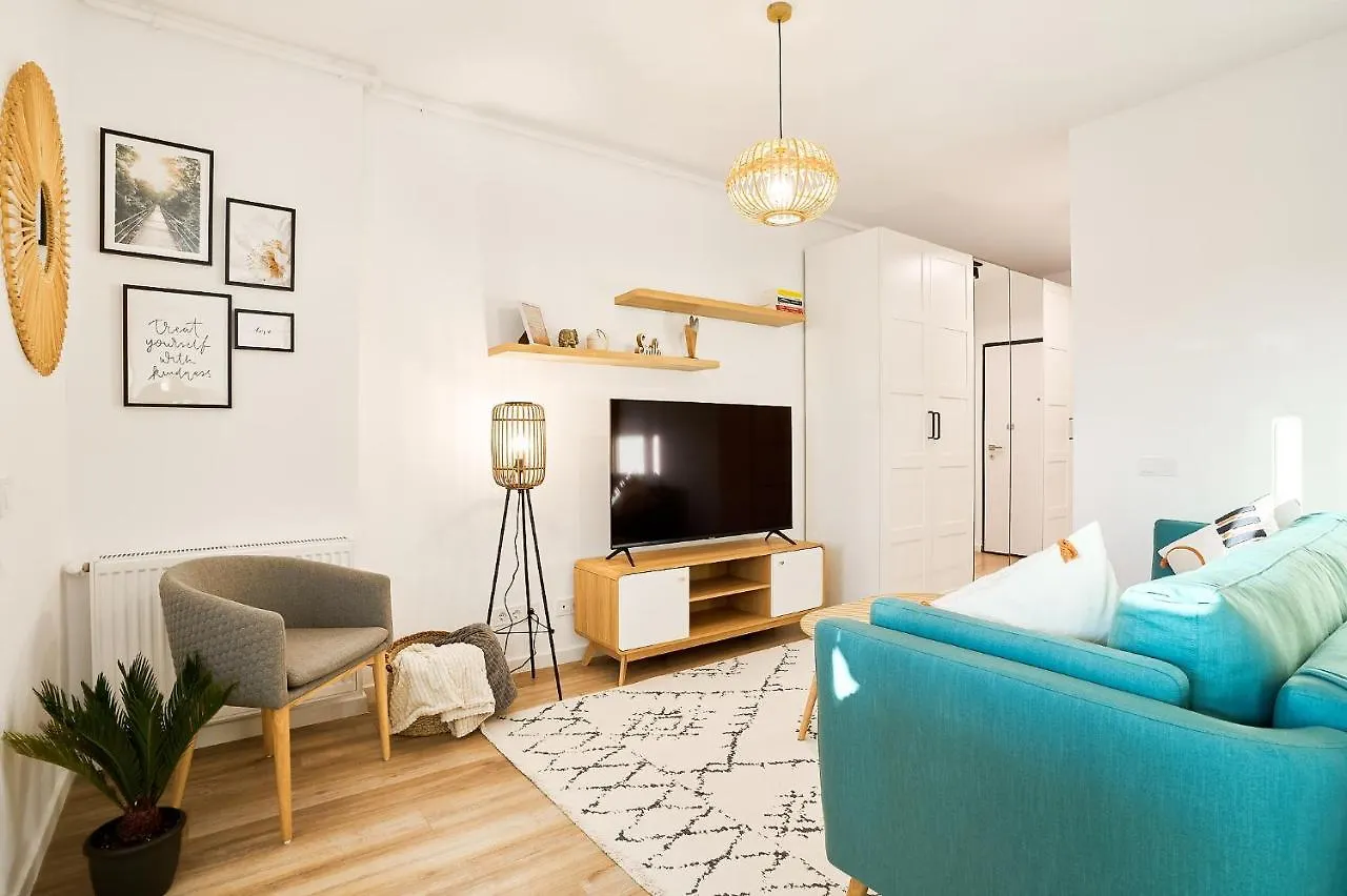 Moon Plaza Deluxe Studios Bucharest 0*,  Romania