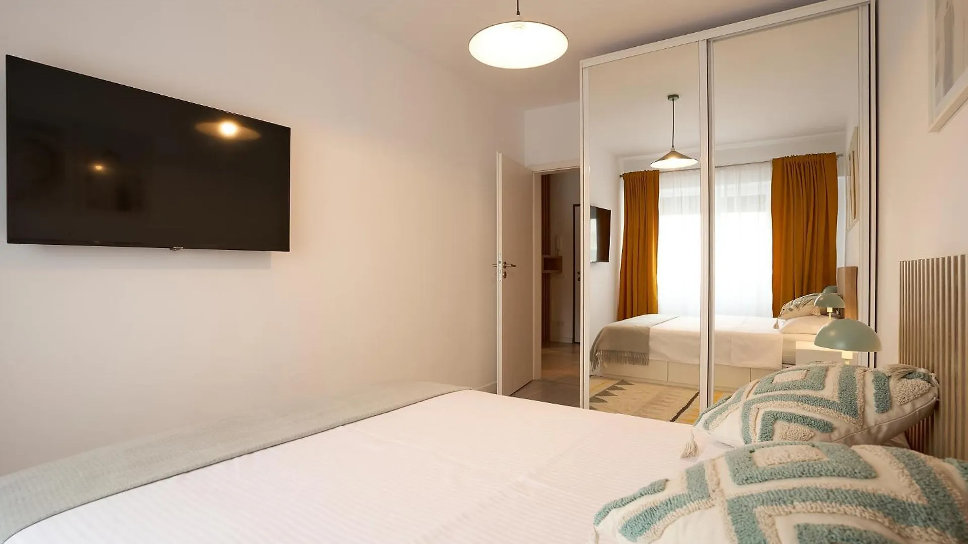 Moon Plaza Deluxe Studios Bucharest Romania