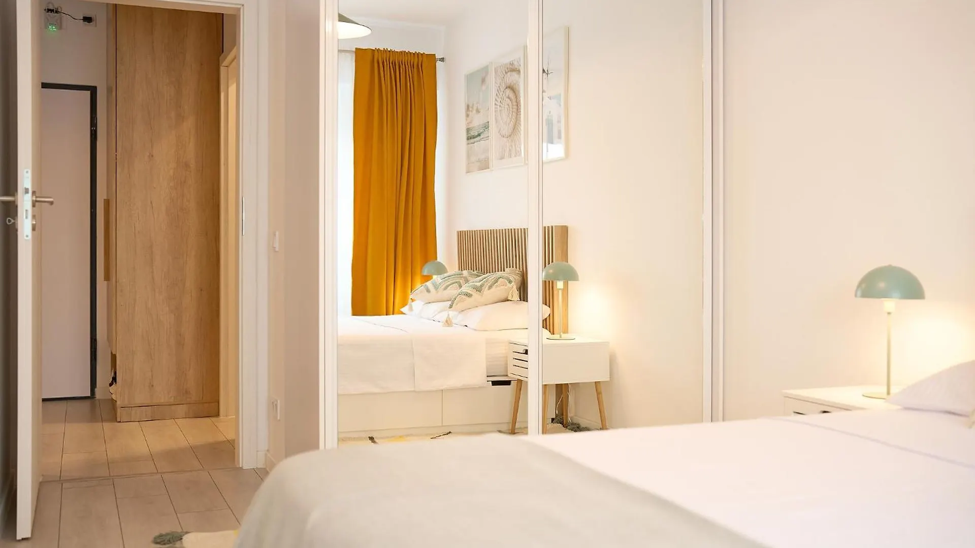 Moon Plaza Deluxe Studios Bucharest