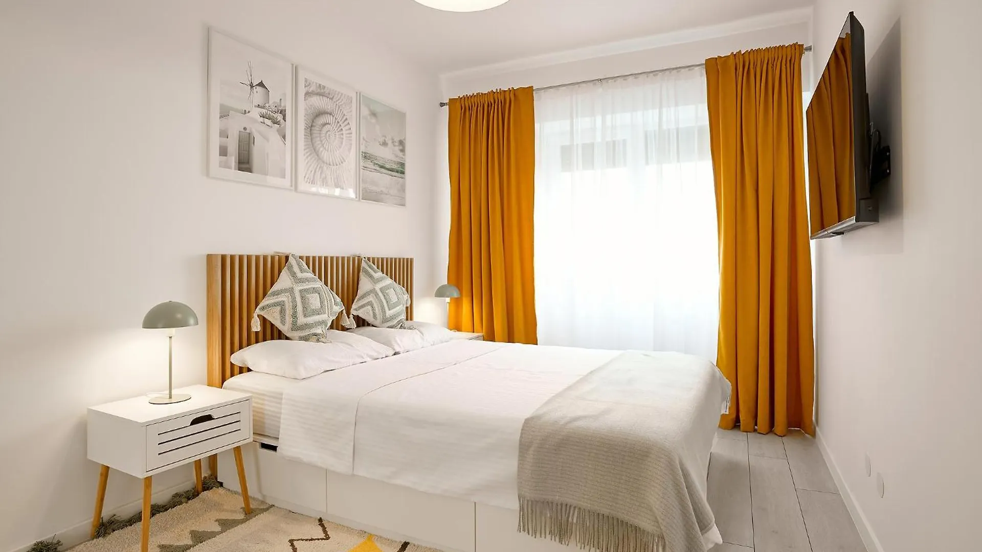 Moon Plaza Deluxe Studios Bucharest