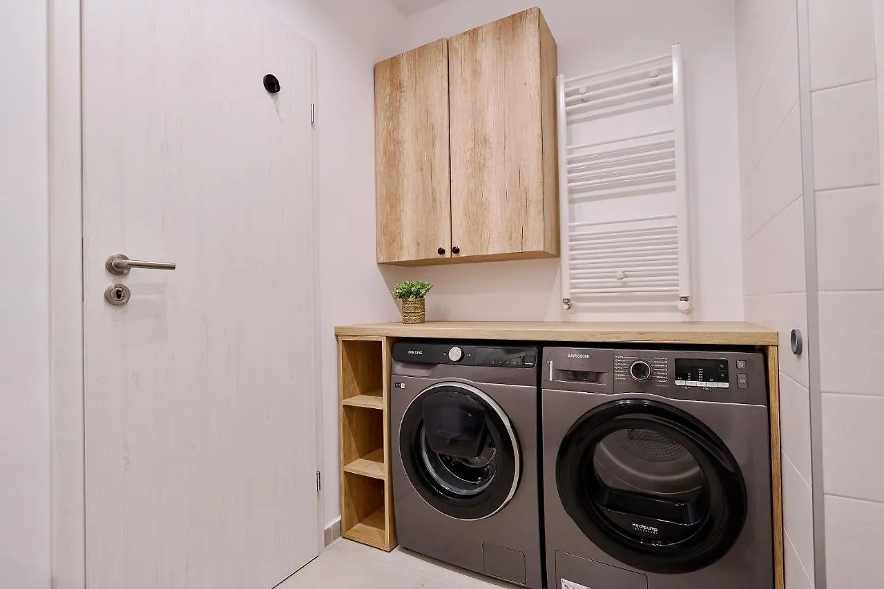 Moon Plaza Deluxe Studios Bucharest Apartment
